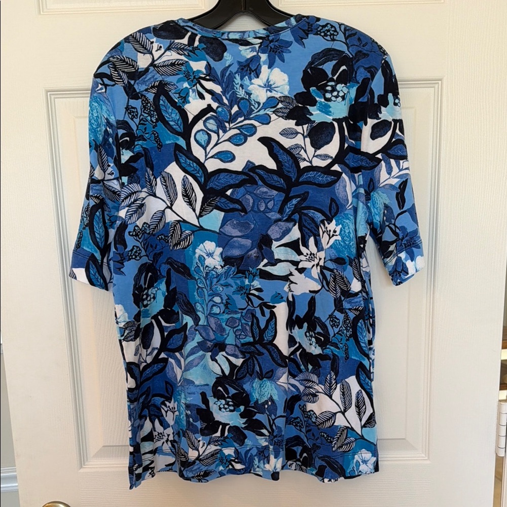 Chico's Blue Floral Short-Sleeve Tee size 3 - Picture 2 of 7